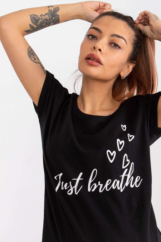 Melns T-krekls ar kokvilnas apdruku...