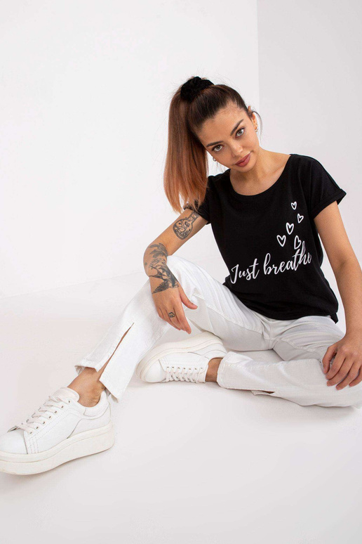 Melns T-krekls ar kokvilnas apdruku...