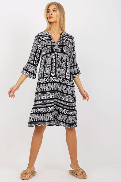 Melna raksta kleita ar volāniem un...