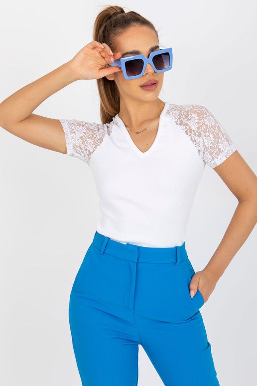 Balta rievota blūze ar mežģīnēm RUE... Balta rievota blūze ar mežģīnēm RUE...