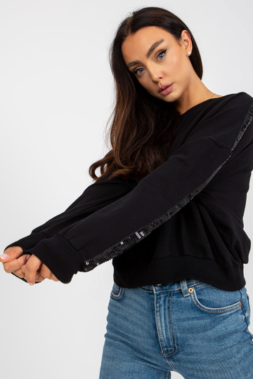 Melna kapuce ar fliteriem... 2