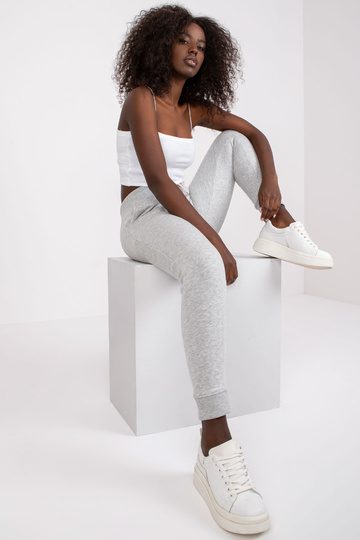 Pelēkas gludas treniņbikses... 2