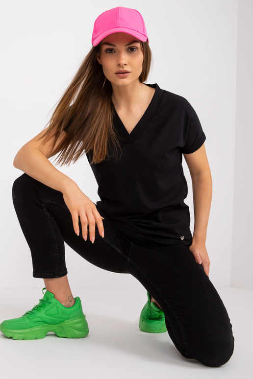 Melns vienkrāsains pamata T-krekls ar... Melns vienkrāsains pamata T-krekls ar...