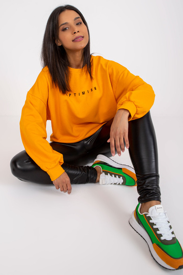 Gaiši oranžs brīvs...