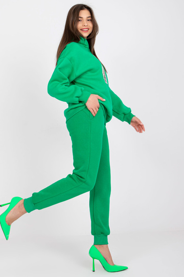 Zaļš džemperis ar plāksteri... 2