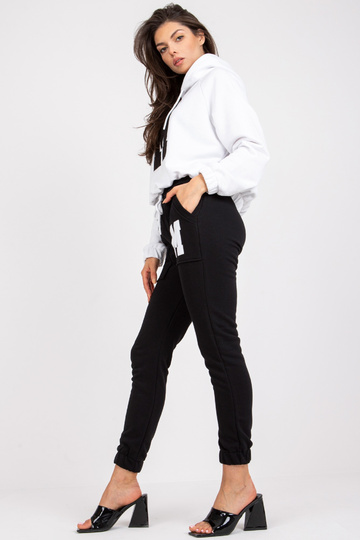 Balts un melns sporta...