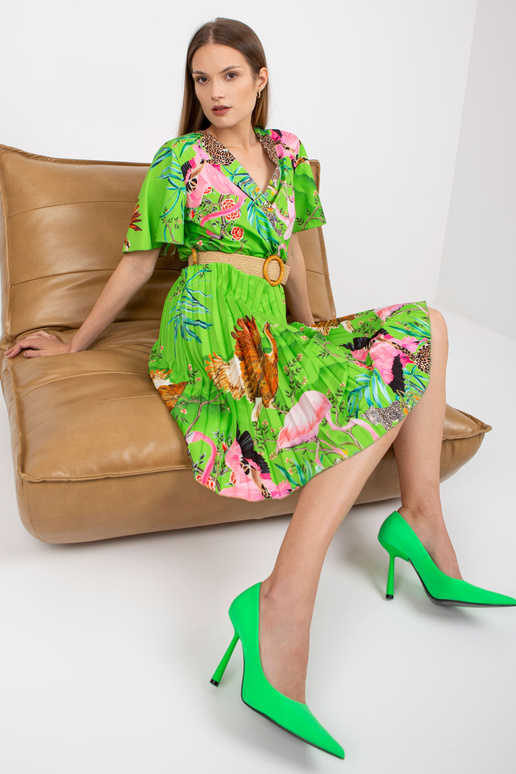 Gaiši zaļa kleita ar apdrukām un pīto...