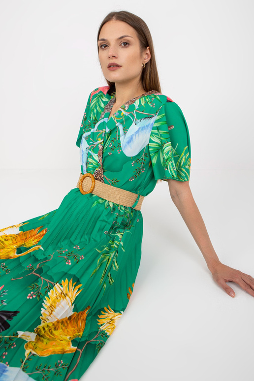 Zaļa kroku kleita ar apdrukām un pītu...