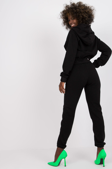 Melns treniņtērpa komplekts... 2