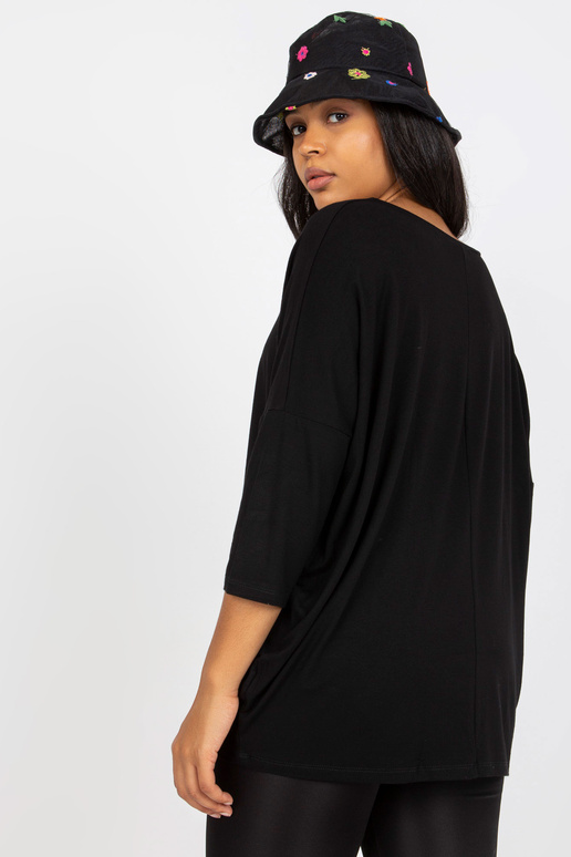 Melna gadījuma liela izmēra blūze ar... Melna gadījuma liela izmēra blūze ar...