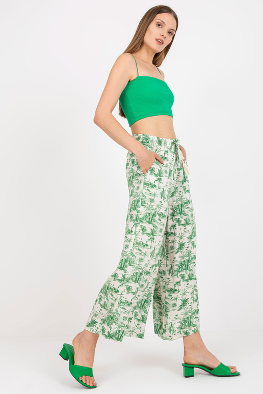 Gaiši bēšas gaišas bikses no auduma... Gaiši bēšas gaišas bikses no auduma...