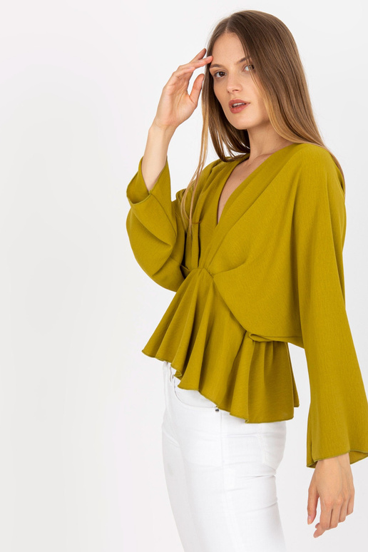 Olīvu viena izmēra blūze ar platām... Olīvu viena izmēra blūze ar platām...