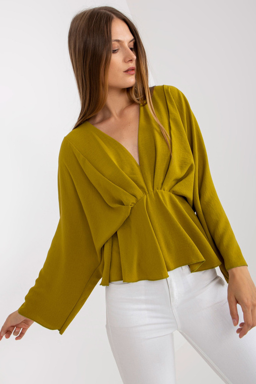 Olīvu viena izmēra blūze ar platām... Olīvu viena izmēra blūze ar platām...