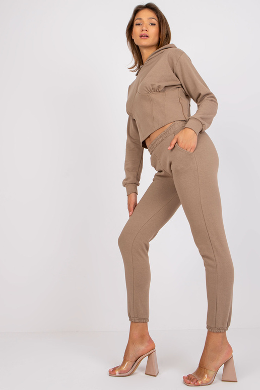 Bēšs treniņtērpa komplekts ar biksēm...