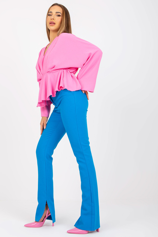 Viena izmēra rozā blūze ar V veida... Viena izmēra rozā blūze ar V veida...