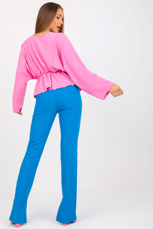 Viena izmēra rozā blūze ar V veida... Viena izmēra rozā blūze ar V veida...