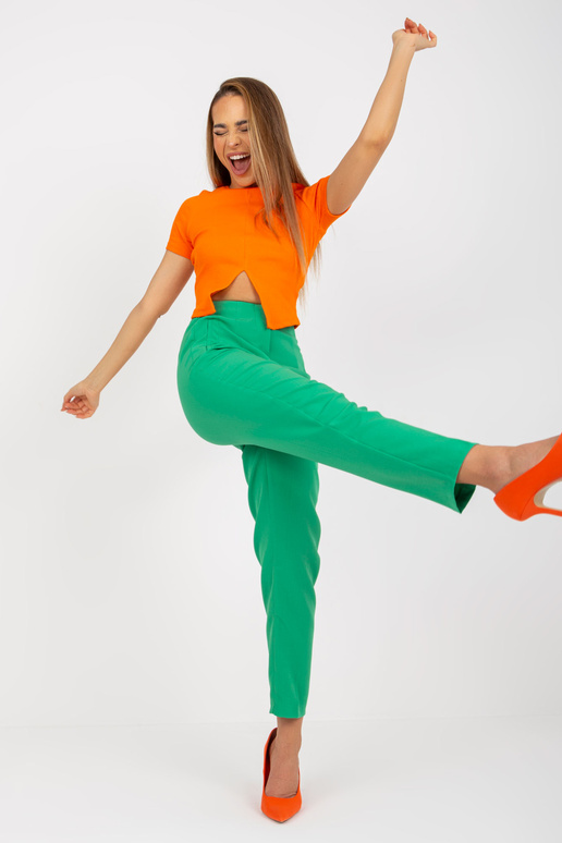 Zaļas sieviešu bikses ar augstu... Zaļas sieviešu bikses ar augstu...