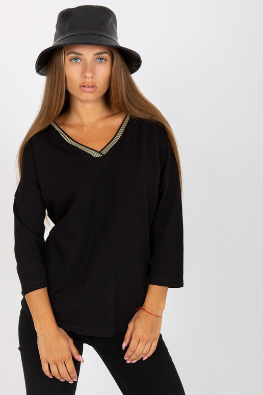 Melna ikdienas blūze ar V veida kakla... Melna ikdienas blūze ar V veida kakla...