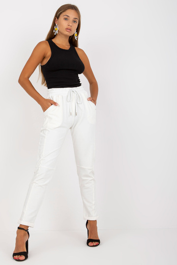 Ecru Aprilia pamata...