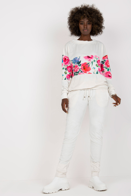 Balts divdaļīgs velūra komplekts ar...