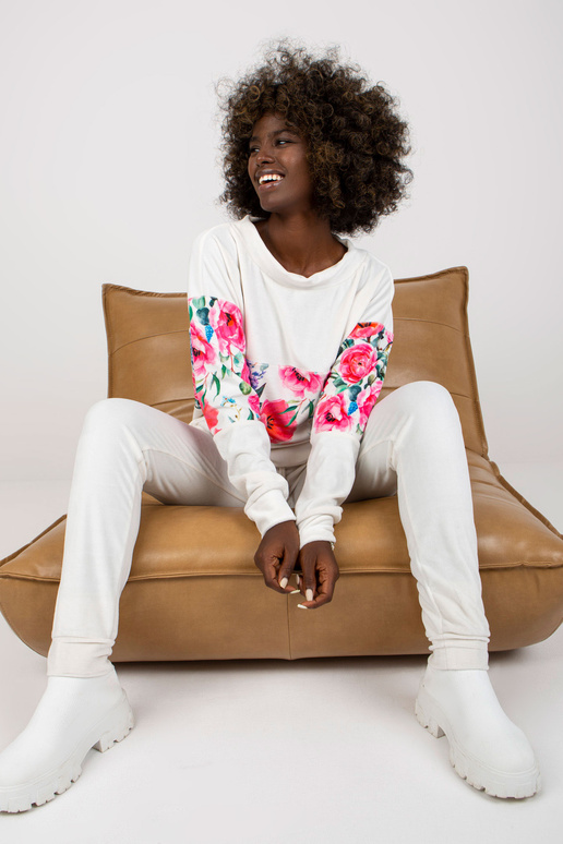 Balts divdaļīgs velūra komplekts ar...