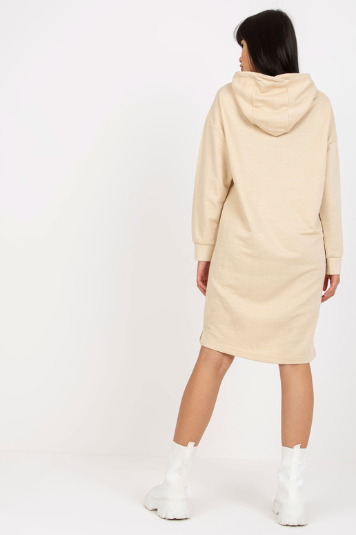 Gaiši bēša taisna līdz ceļiem gara...