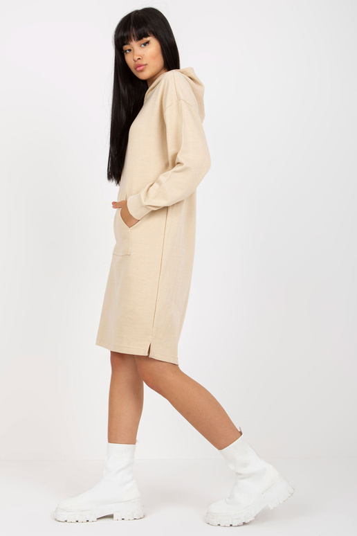 Gaiši bēša taisna līdz ceļiem gara...