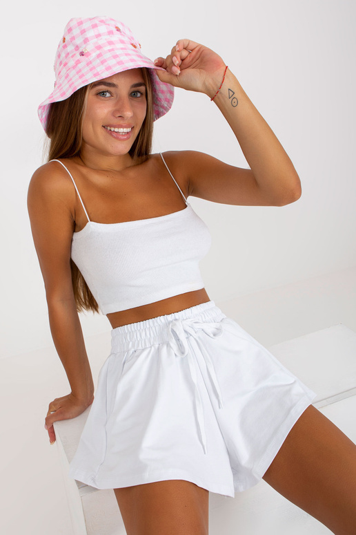 Baltas sporta bikses platas pamata ar... Baltas sporta bikses platas pamata ar...