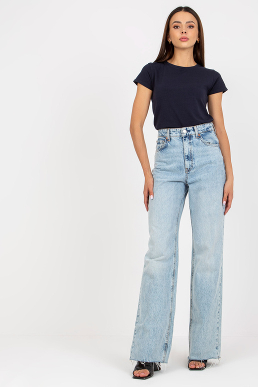 Tumši zils vienkāršs pamata t-krekls...