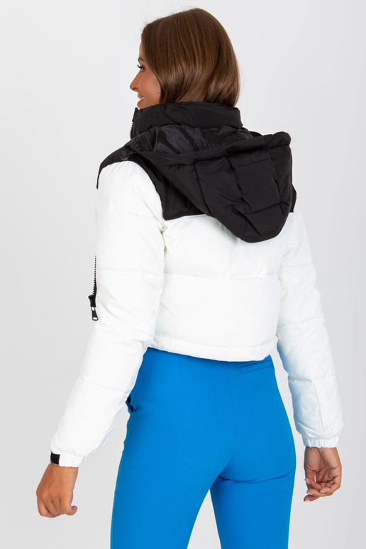 Melnbalta stepēta ziemas jaka ar kapuci Melnbalta stepēta ziemas jaka ar kapuci