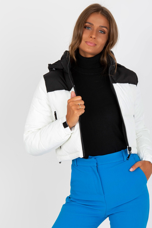 Melnbalta stepēta ziemas jaka ar kapuci Melnbalta stepēta ziemas jaka ar kapuci