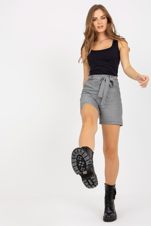 Melnbalti eleganti rūtaini šorti Melnbalti eleganti rūtaini šorti