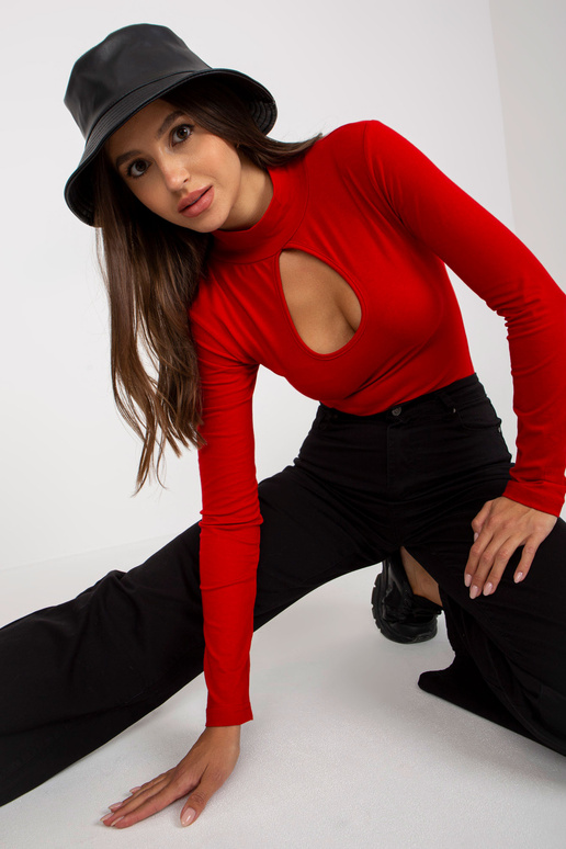 Sarkana pamata blūze ar apkakli un... Sarkana pamata blūze ar apkakli un...