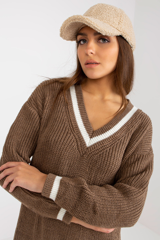 Brūna, brīva V kakla trikotāžas...