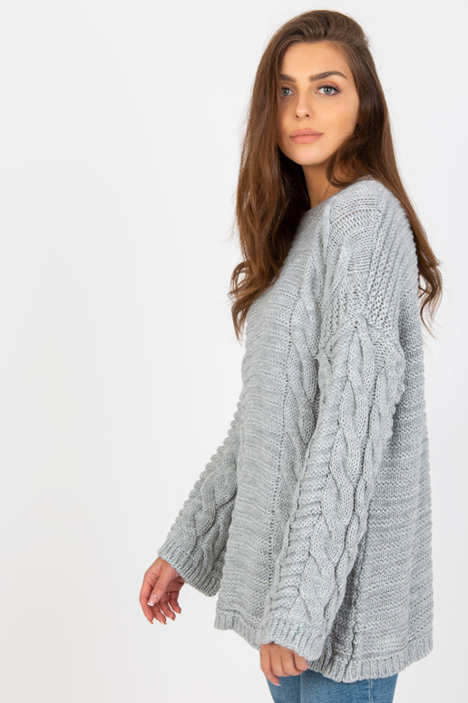 Pelēks džemperis ar bizēm un...