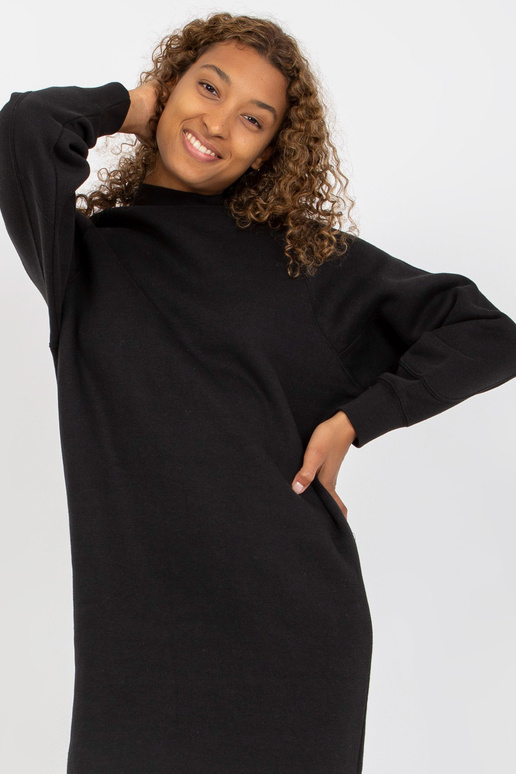 Melna taisna džemperkleita ar šķēlumiem