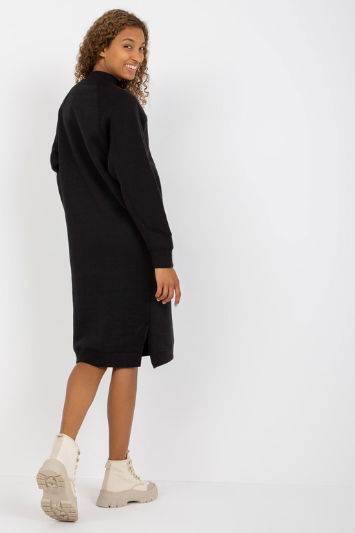 Melna taisna džemperkleita ar šķēlumiem