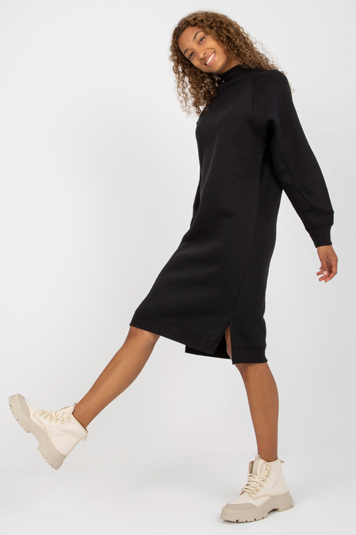 Melna taisna džemperkleita ar šķēlumiem