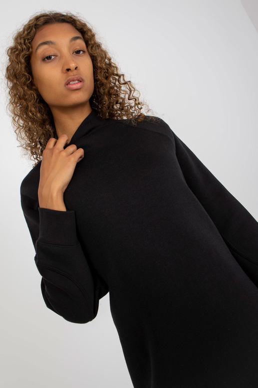 Melna taisna džemperkleita ar šķēlumiem