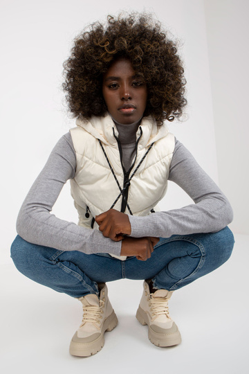 Ecru īsa stepēta veste ar...