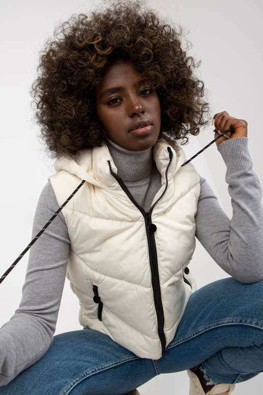 Ecru īsa stepēta veste ar kapuci