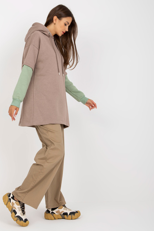 Tumši bēšs pamata sporta krekls ar... Tumši bēšs pamata sporta krekls ar...