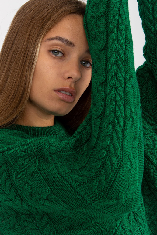 Zaļš garš džemperis ar bizēm un apaļu...