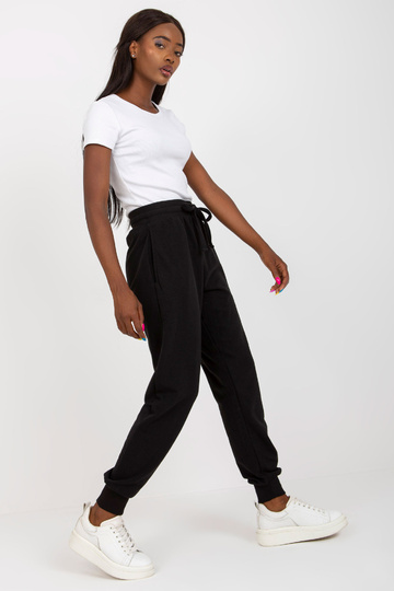 Melnas pamata treniņbikses... 2