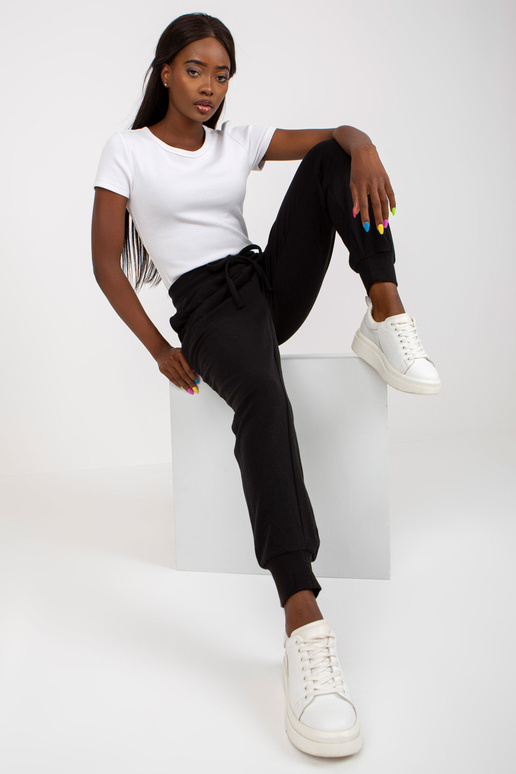 Melnas pamata treniņbikses ar saitēm