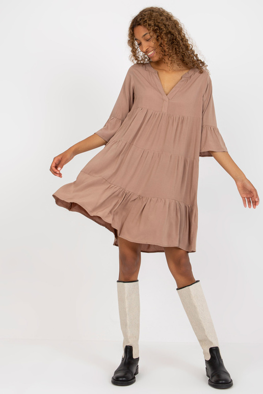 Tumši bēša kleita ar volāniem un 3/4... Tumši bēša kleita ar volāniem un 3/4...