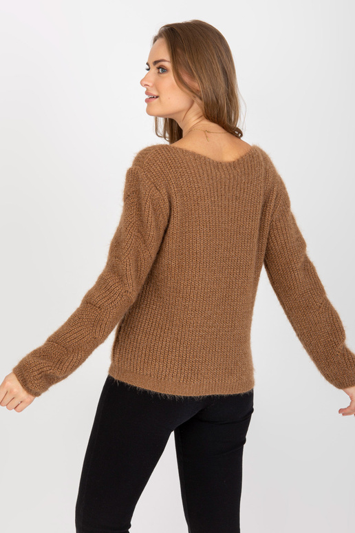 Brūns pūkains klasisks džemperis ar...