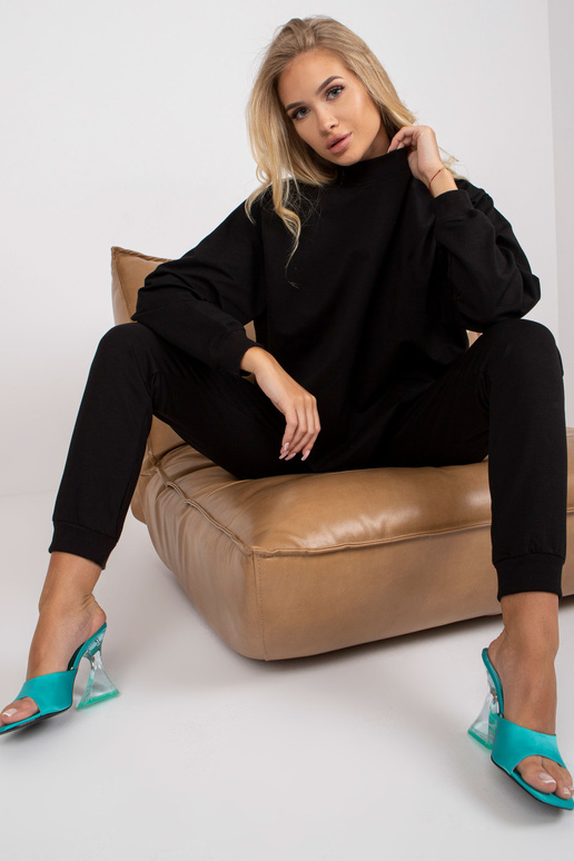 Pamata melns džemperis bez kapuces