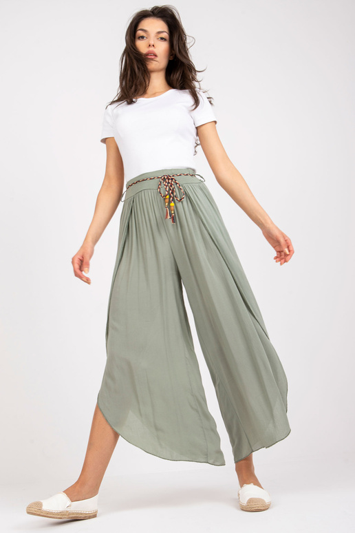 Haki krāsas pusgarās bikses ar platu...