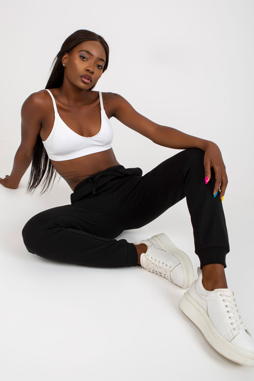 Melnas pamata treniņbikses ar kabatām